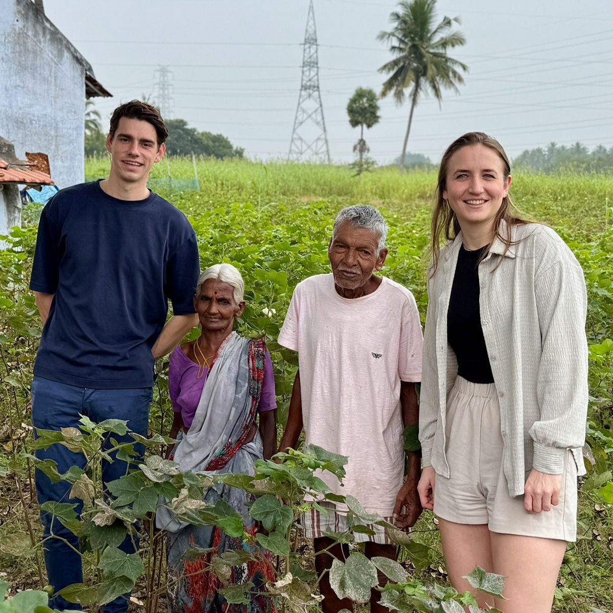Biologische katoenboeren met oprichters van Wocha, de best beoordeelde beddengoed webshop van Nederland