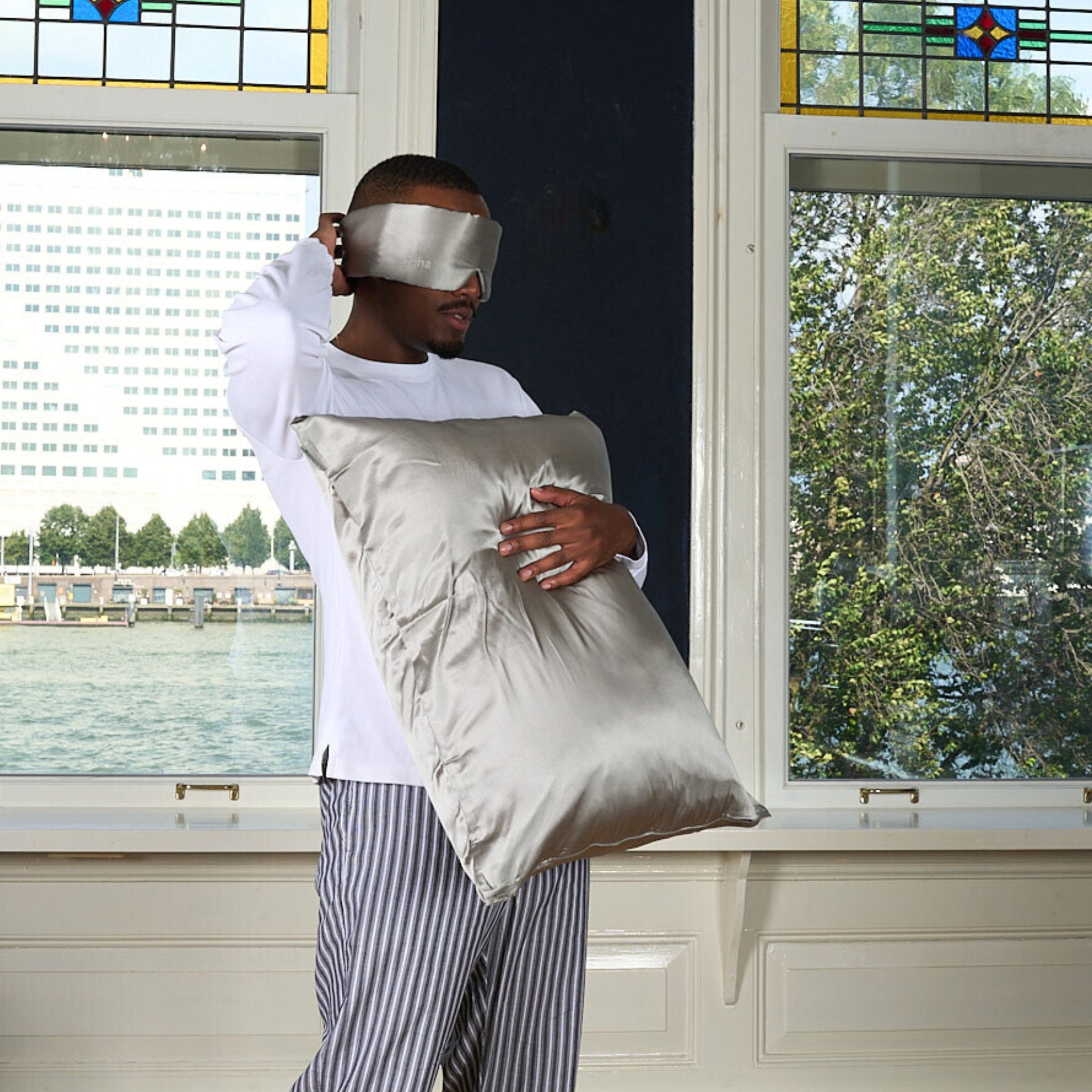 Zijden slaapmasker Grijs - Zijden slaapmasker met verstelbare band – ultrazacht voor een verstoorde slaap