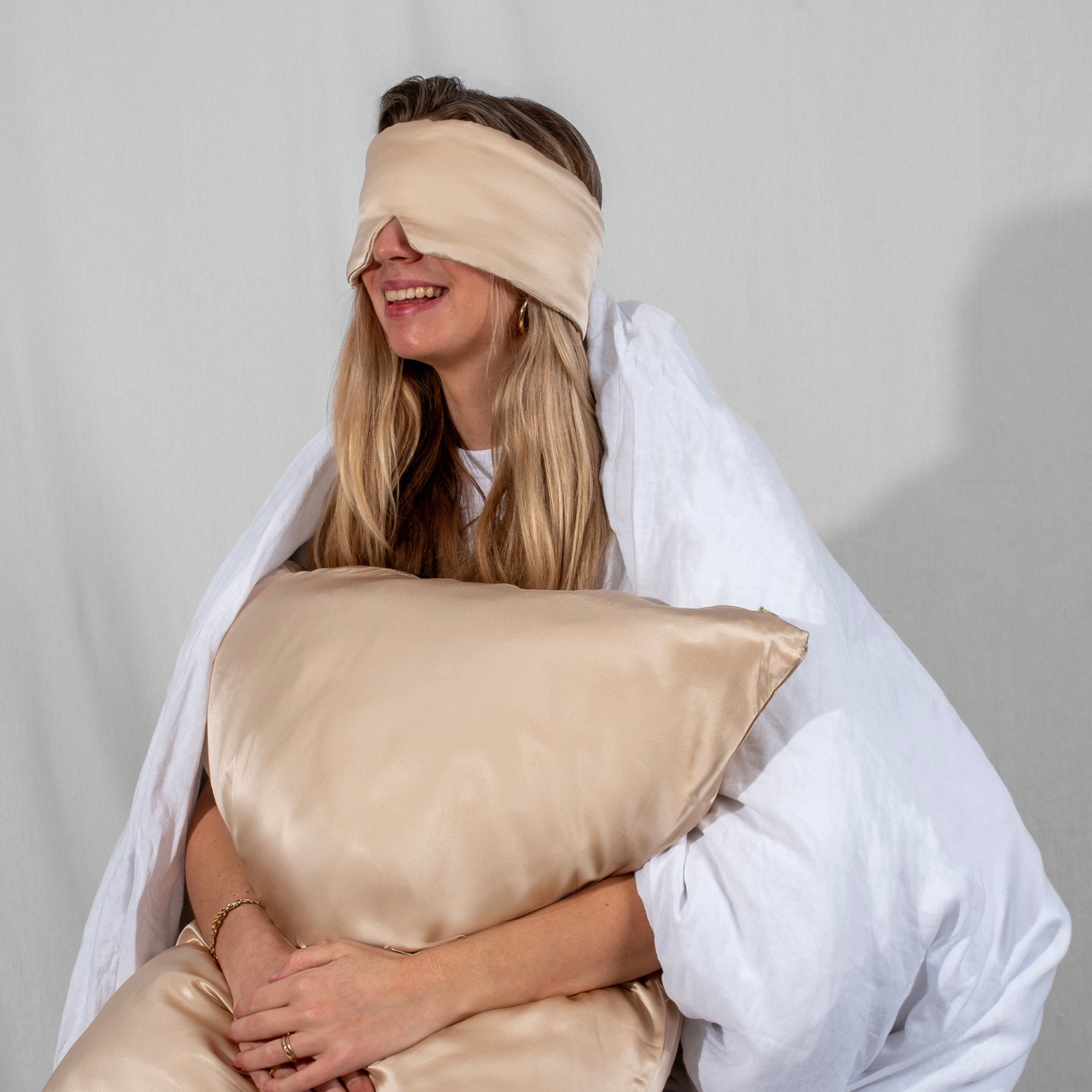 Bundel: Zijden kussensloop champagne & Slaapmasker champagne - Zijden slaapmasker met zijde van hoge kwaliteit