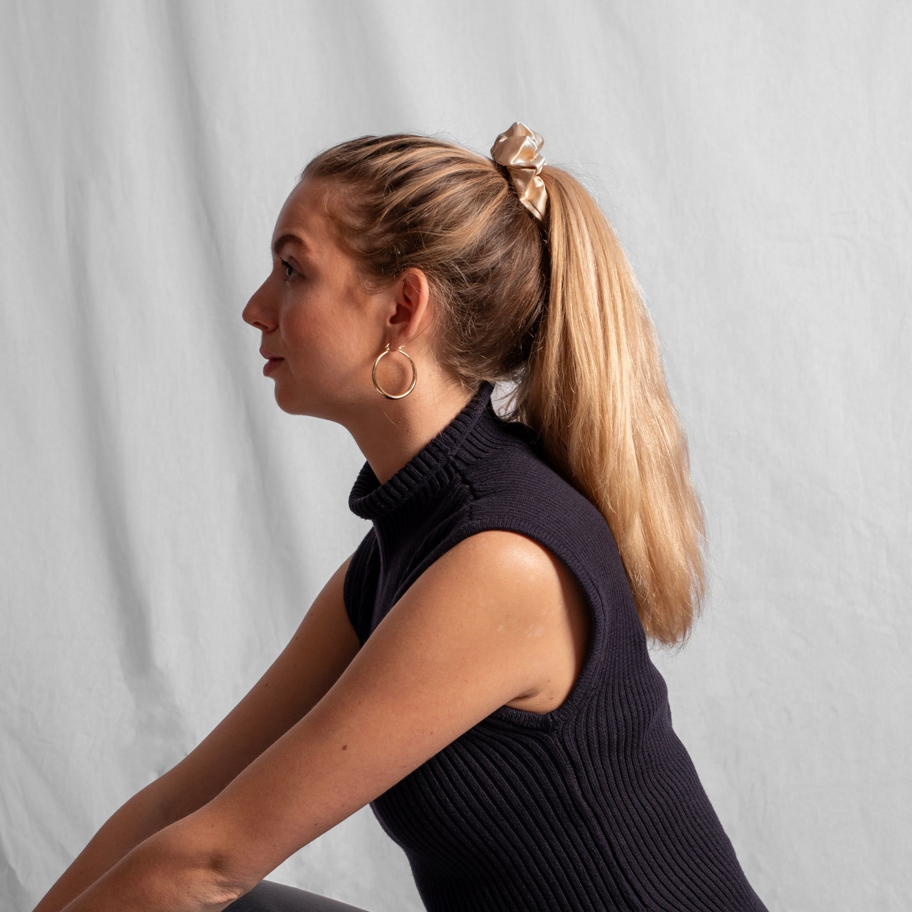 Bundel: Zijden kussensloop champagne & Slaapmasker champagne & Scrunchie Champagne - Linnen dekbedovertrek in natuurlijke kleuren – ademend en comfortabel voor alle seizoenen