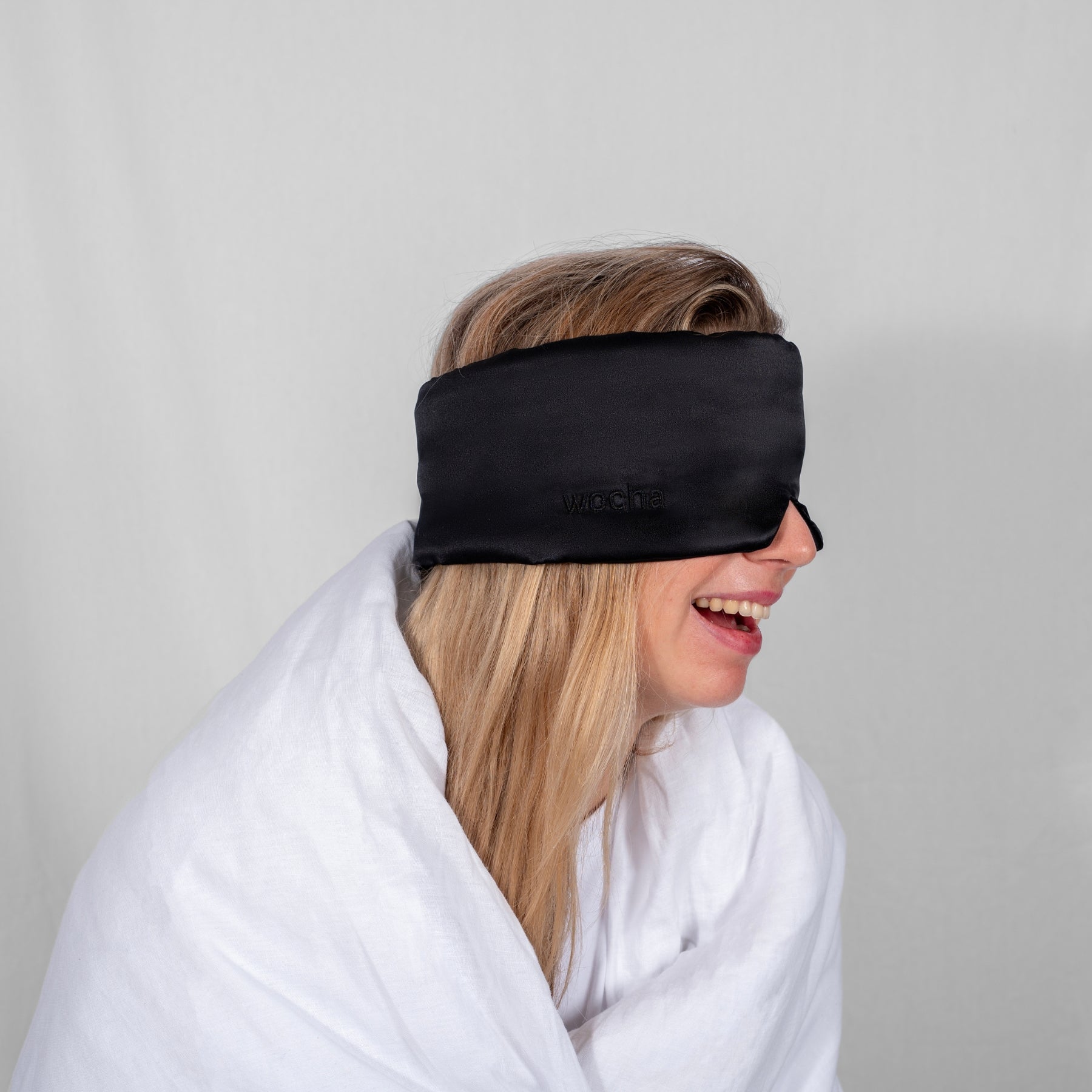 Bundel: Zijden kussensloop wit & Slaapmasker zwart Zijden slaapmasker met verstelbare band – ultrazacht voor een verstoorde slaap