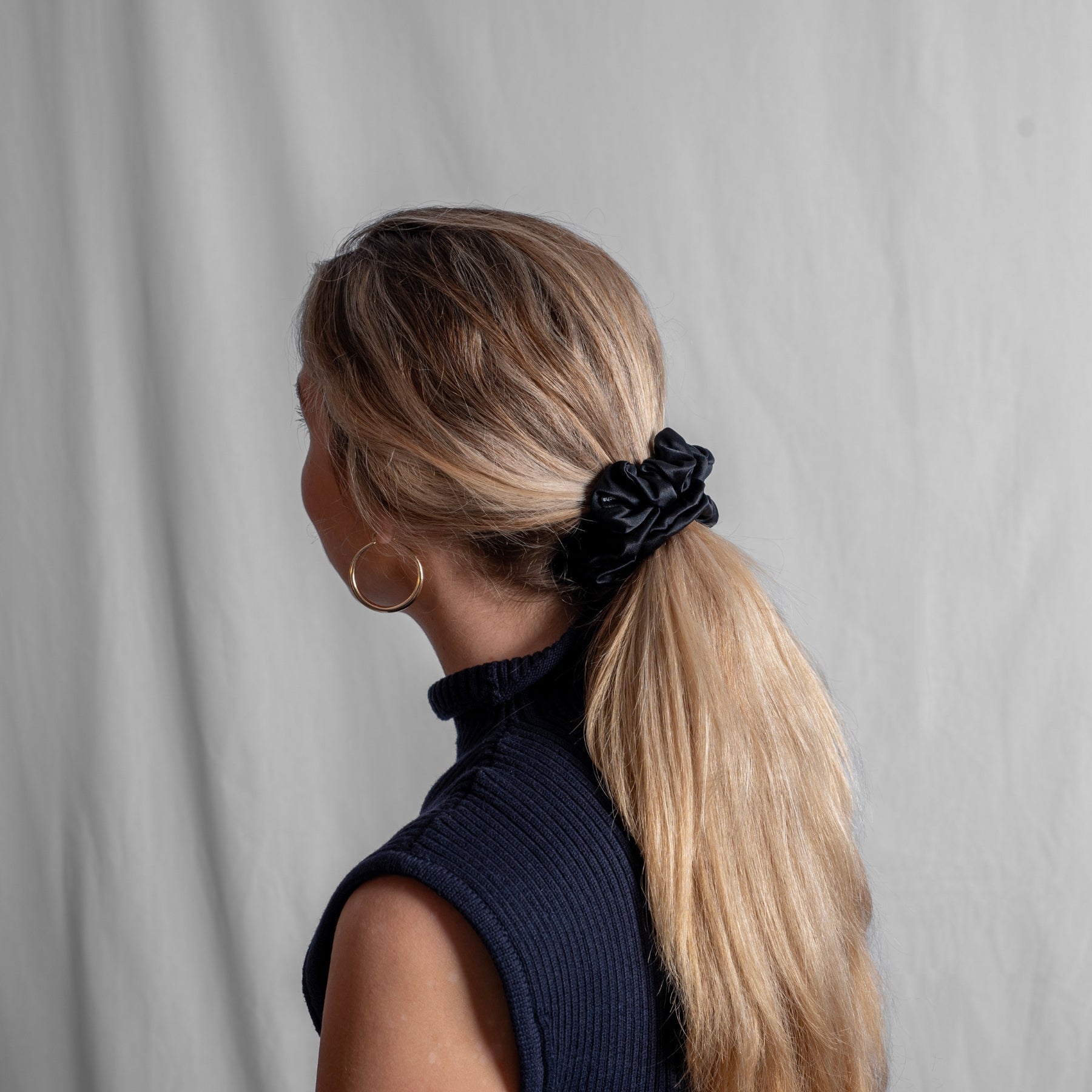 Bundel: Zijden kussensloop wit & Slaapmasker zwart & Scrunchie zwart - Zijden slaapmasker met verstelbare band